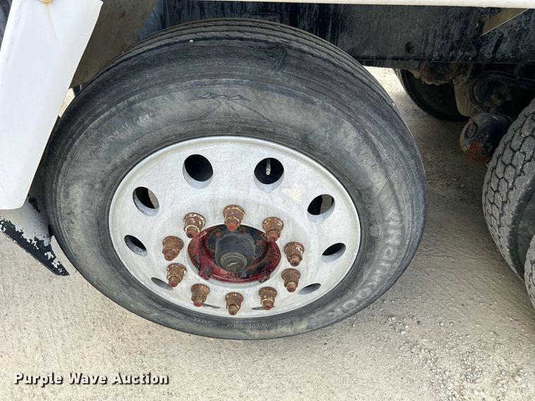 image for item DR4644 2007 Peterbilt 357  ready mix truck