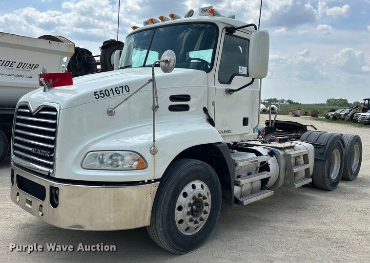 image for item DR4646 2016 Mack CXU613  semi truck