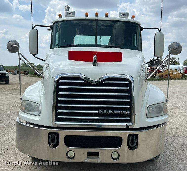 image for item DR4646 2016 Mack CXU613  semi truck
