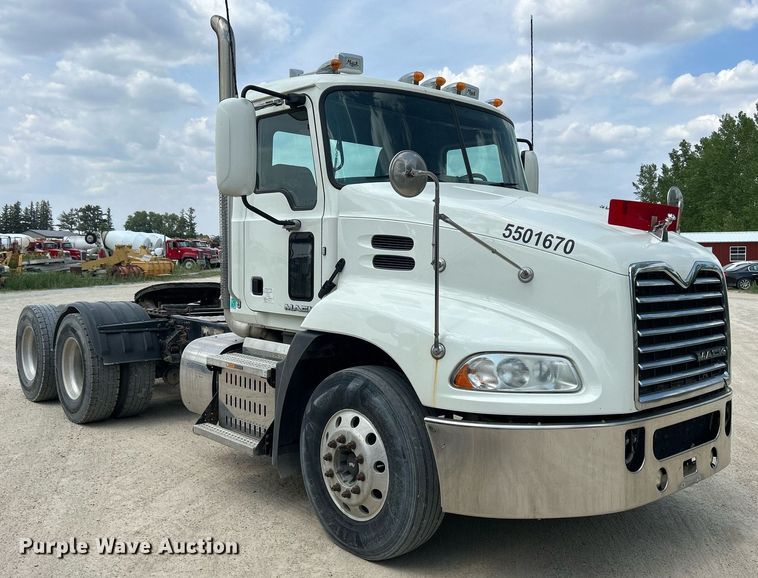 image for item DR4646 2016 Mack CXU613  semi truck