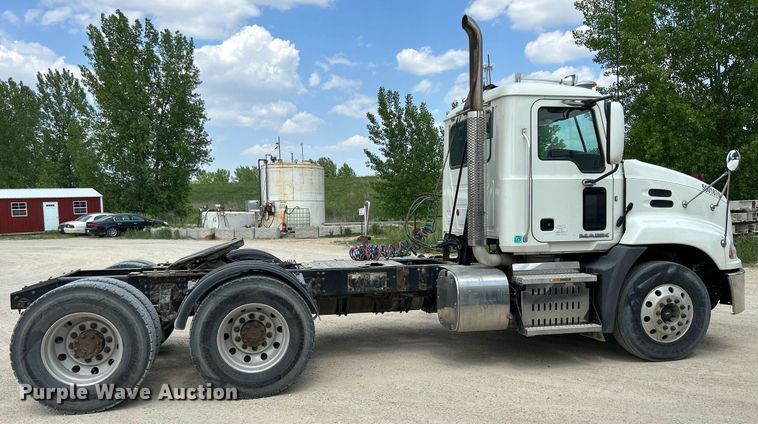 image for item DR4646 2016 Mack CXU613  semi truck