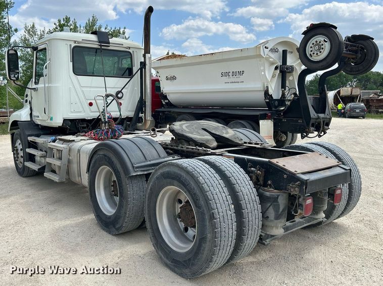 image for item DR4646 2016 Mack CXU613  semi truck