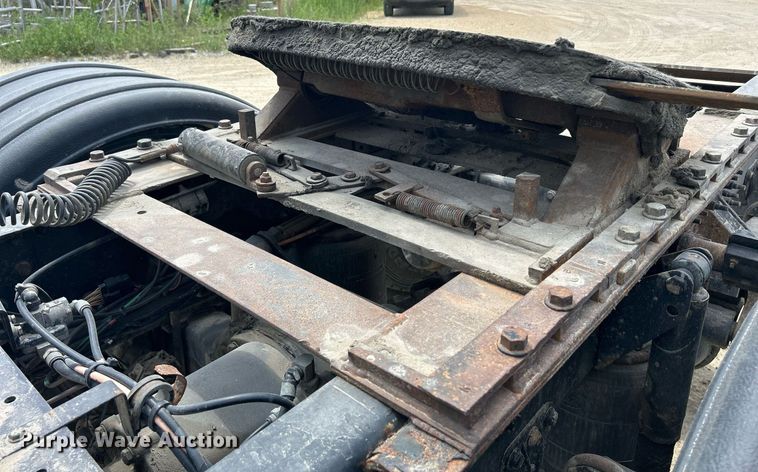 image for item DR4646 2016 Mack CXU613  semi truck