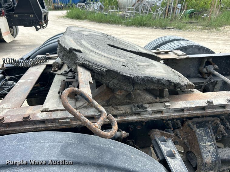 image for item DR4646 2016 Mack CXU613  semi truck