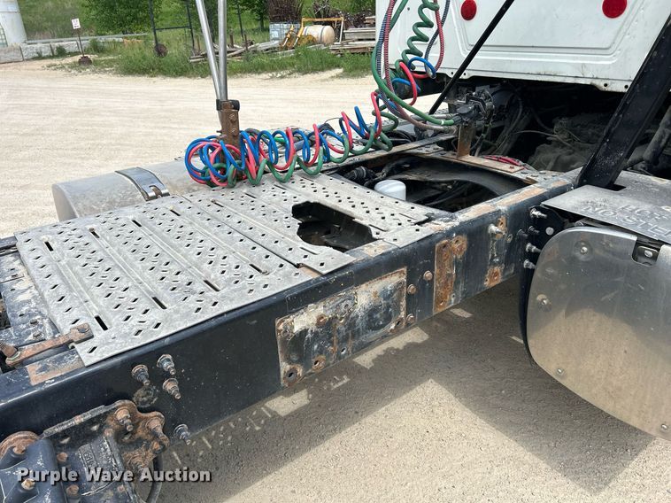 image for item DR4646 2016 Mack CXU613  semi truck