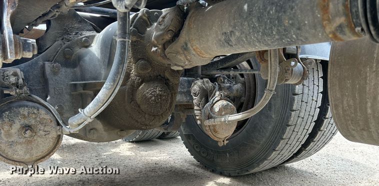 image for item DR4646 2016 Mack CXU613  semi truck