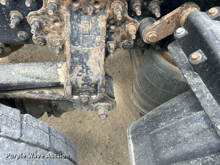 image for item DR4646 2016 Mack CXU613  semi truck