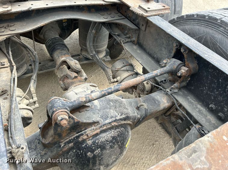 image for item DR4646 2016 Mack CXU613  semi truck