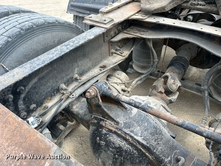 image for item DR4646 2016 Mack CXU613  semi truck