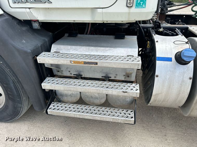 image for item DR4646 2016 Mack CXU613  semi truck