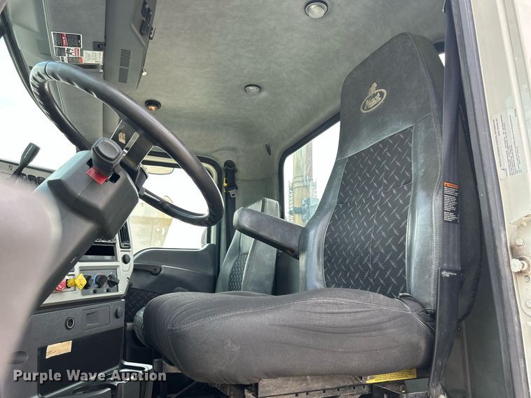 image for item DR4646 2016 Mack CXU613  semi truck