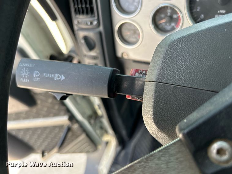 image for item DR4646 2016 Mack CXU613  semi truck