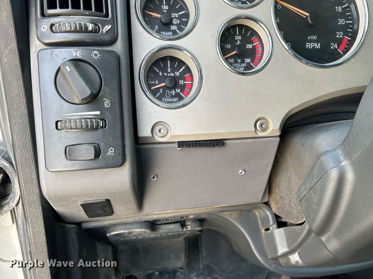 image for item DR4646 2016 Mack CXU613  semi truck