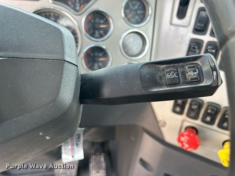 image for item DR4646 2016 Mack CXU613  semi truck