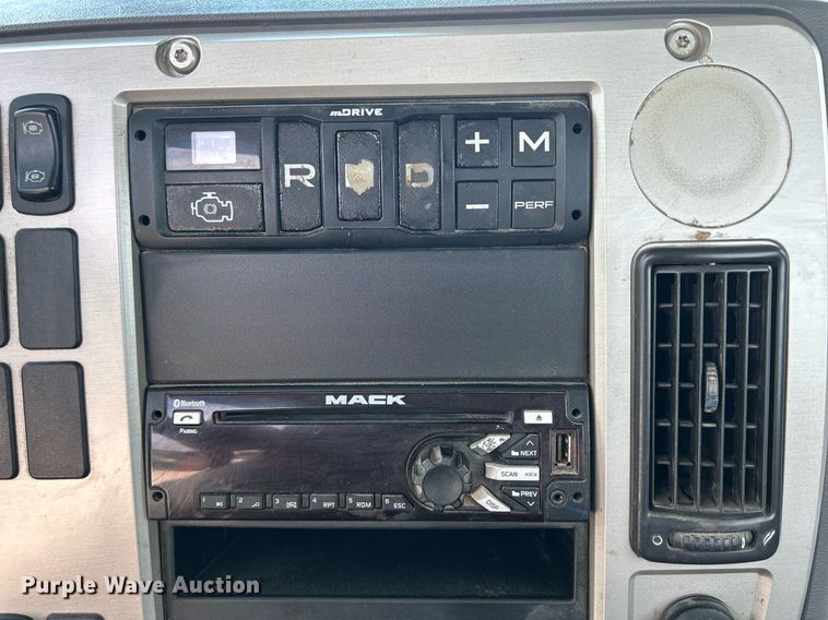 image for item DR4646 2016 Mack CXU613  semi truck