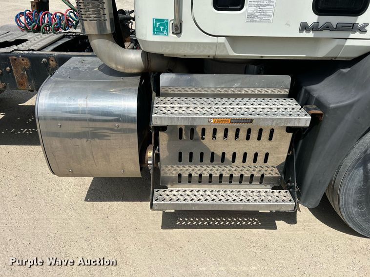 image for item DR4646 2016 Mack CXU613  semi truck