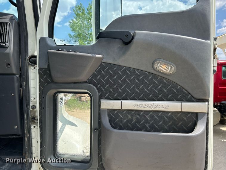 image for item DR4646 2016 Mack CXU613  semi truck