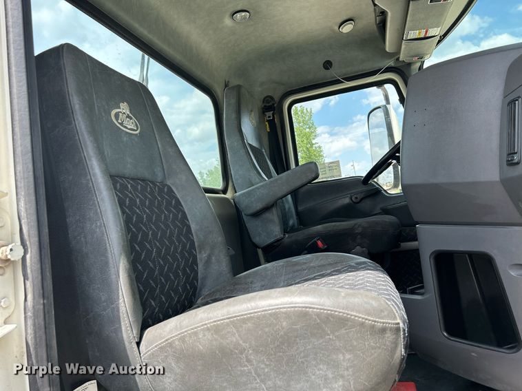 image for item DR4646 2016 Mack CXU613  semi truck