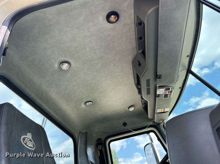 image for item DR4646 2016 Mack CXU613  semi truck