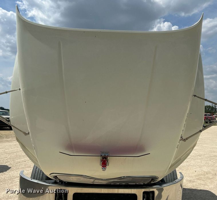 image for item DR4646 2016 Mack CXU613  semi truck