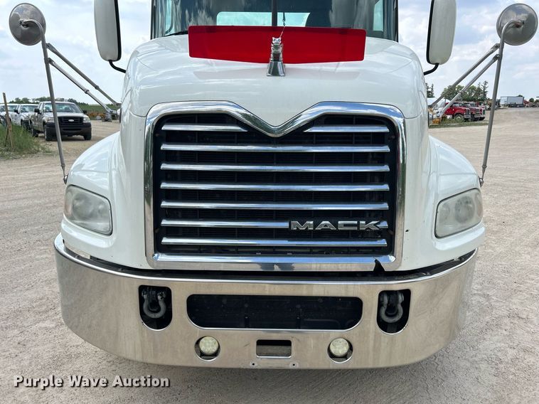 image for item DR4646 2016 Mack CXU613  semi truck