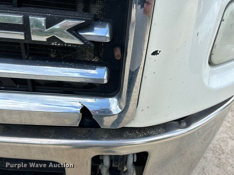 image for item DR4646 2016 Mack CXU613  semi truck