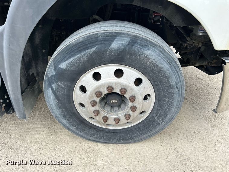 image for item DR4646 2016 Mack CXU613  semi truck