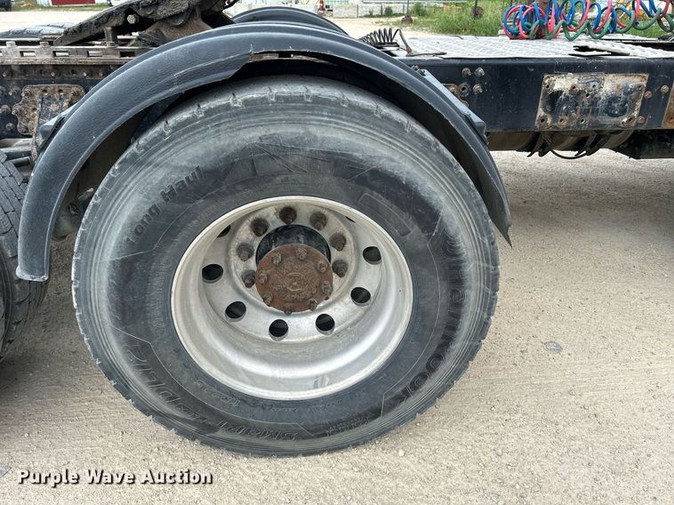 image for item DR4646 2016 Mack CXU613  semi truck