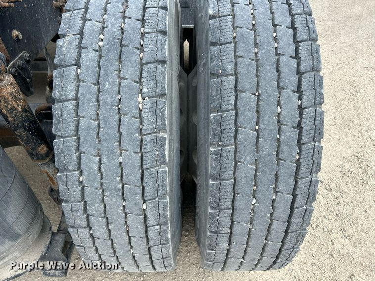 image for item DR4646 2016 Mack CXU613  semi truck