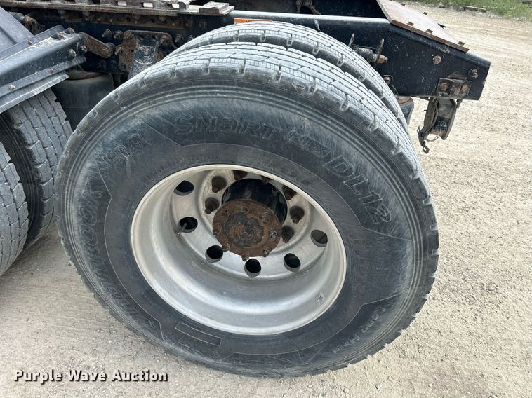 image for item DR4646 2016 Mack CXU613  semi truck