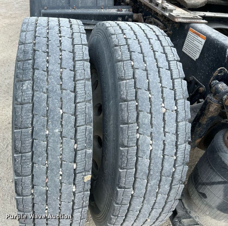 image for item DR4646 2016 Mack CXU613  semi truck