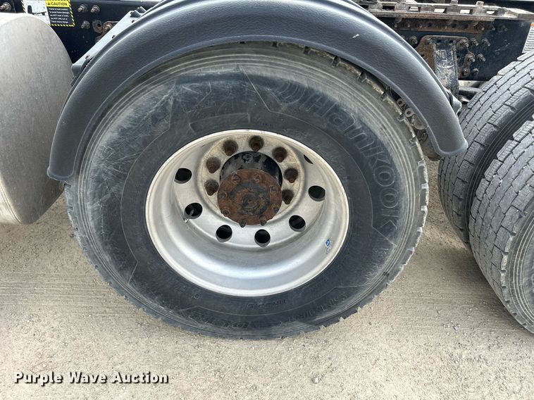 image for item DR4646 2016 Mack CXU613  semi truck