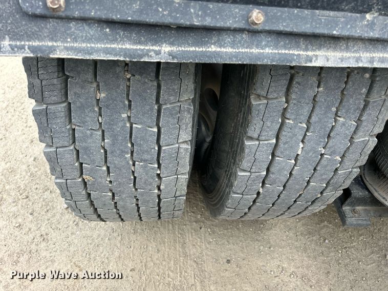 image for item DR4646 2016 Mack CXU613  semi truck