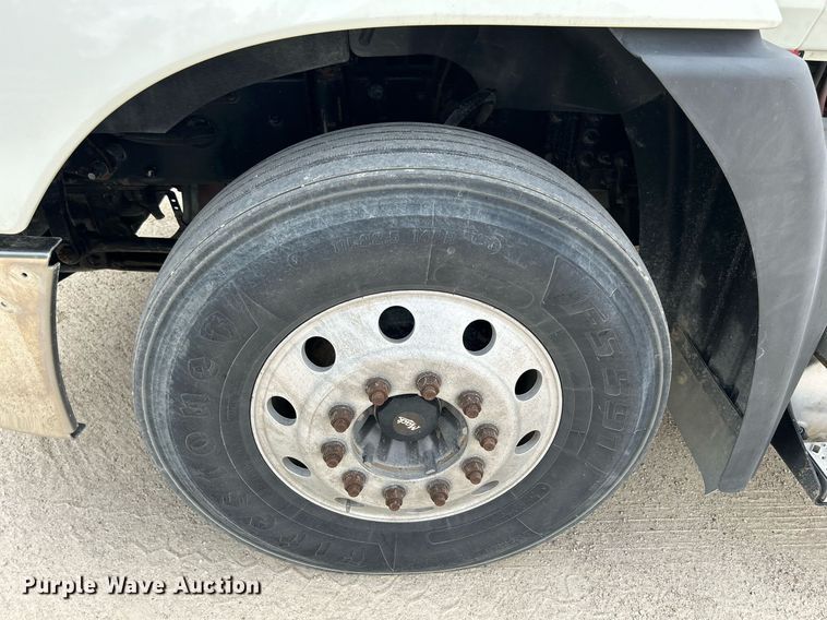 image for item DR4646 2016 Mack CXU613  semi truck