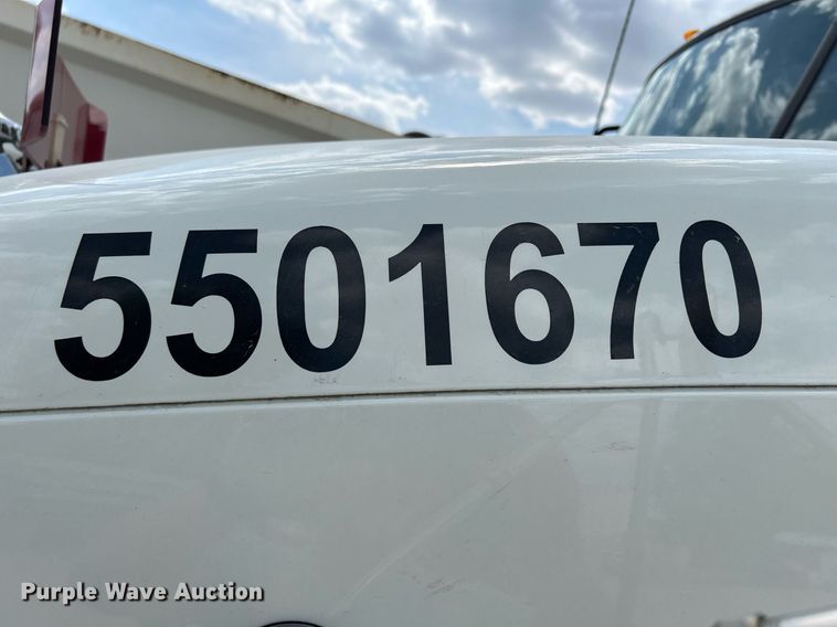 image for item DR4646 2016 Mack CXU613  semi truck