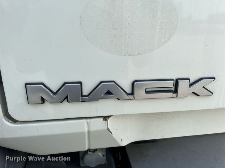 image for item DR4646 2016 Mack CXU613  semi truck