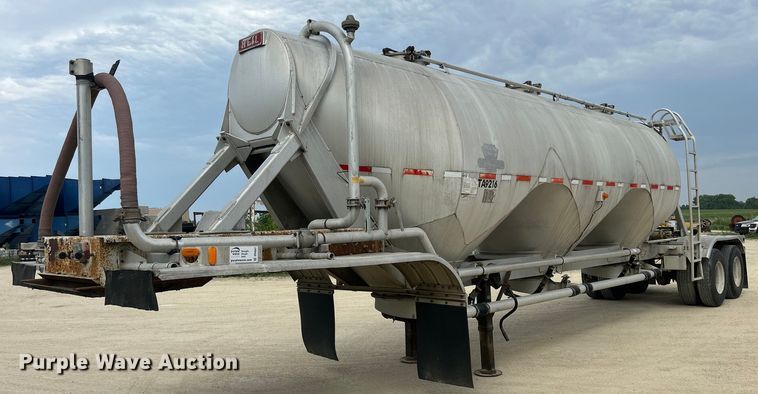 image for item DR4647 1992 Heil  pneumatic dry bulk trailer