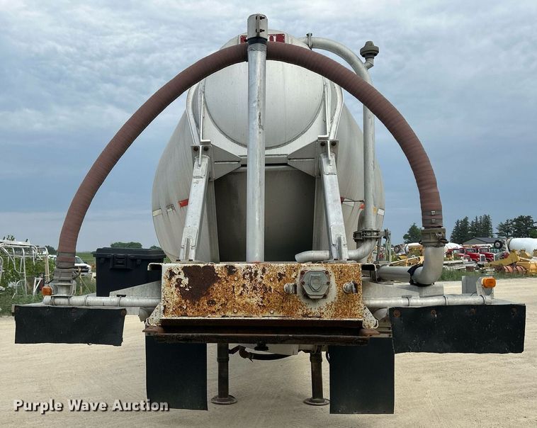 image for item DR4647 1992 Heil  pneumatic dry bulk trailer