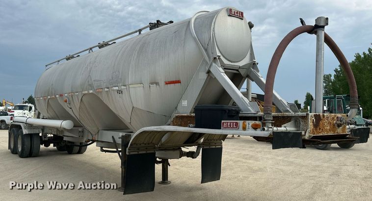 image for item DR4647 1992 Heil  pneumatic dry bulk trailer