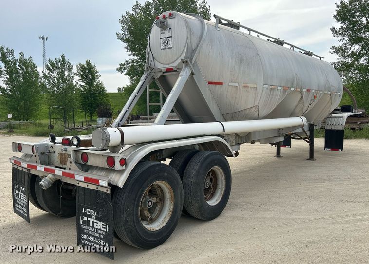 image for item DR4647 1992 Heil  pneumatic dry bulk trailer