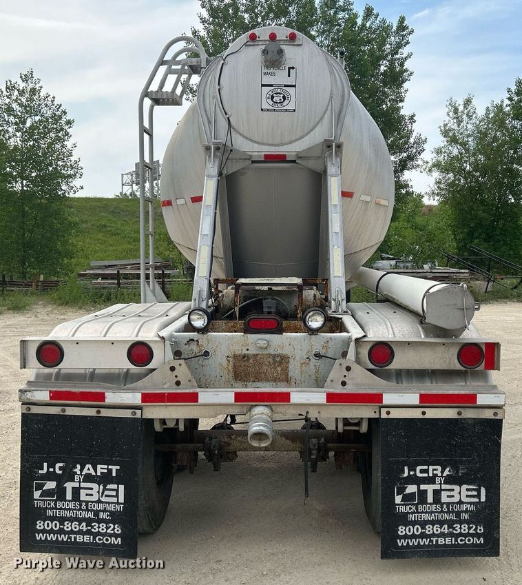 image for item DR4647 1992 Heil  pneumatic dry bulk trailer