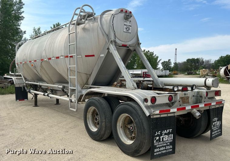 image for item DR4647 1992 Heil  pneumatic dry bulk trailer