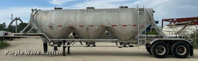 image for item DR4647 1992 Heil  pneumatic dry bulk trailer