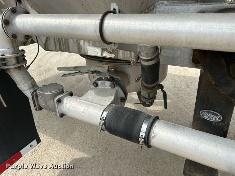 image for item DR4647 1992 Heil  pneumatic dry bulk trailer