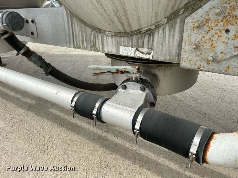 image for item DR4647 1992 Heil  pneumatic dry bulk trailer