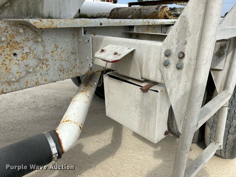 image for item DR4647 1992 Heil  pneumatic dry bulk trailer