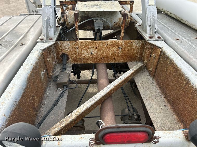 image for item DR4647 1992 Heil  pneumatic dry bulk trailer