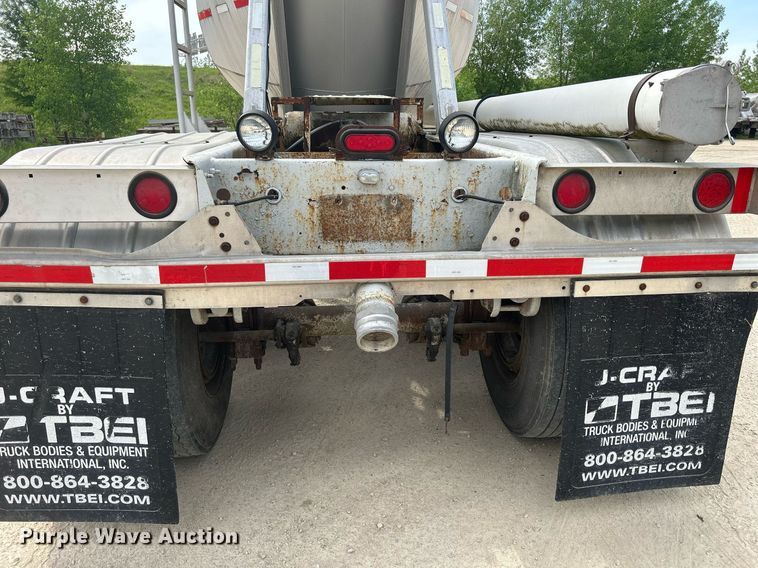 image for item DR4647 1992 Heil  pneumatic dry bulk trailer