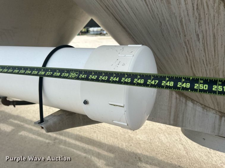 image for item DR4647 1992 Heil  pneumatic dry bulk trailer