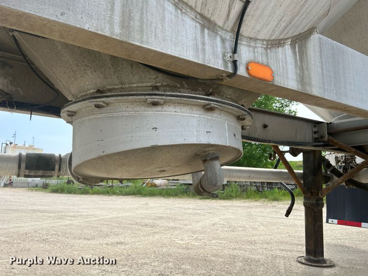 image for item DR4647 1992 Heil  pneumatic dry bulk trailer